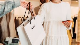 americanexpress-merchant-shoppingbag-stagestatic